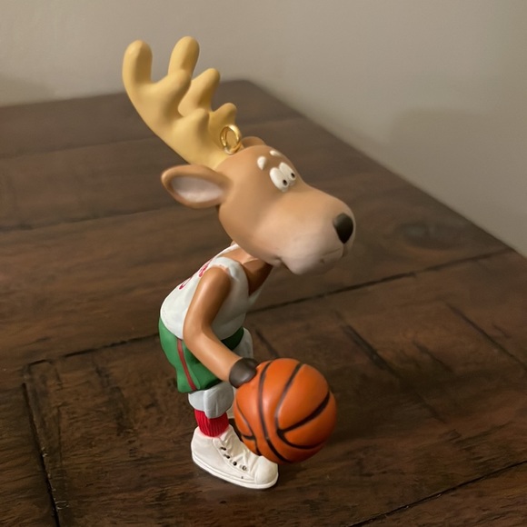 Vintage Reindeer Champs Basketball Hallmark Ornament 1988 - Picture 3 of 6